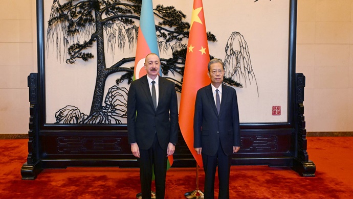 İlham Aliyev, Çin Ulusal Halk Kongresi Daimi Komitesi Başkanı ile bir araya geldi