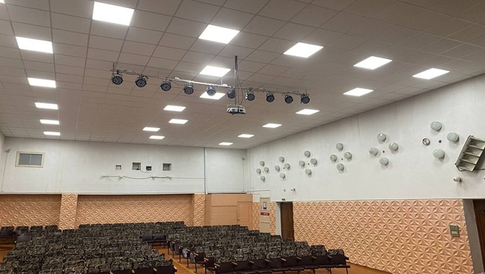 “Küçük Vatan Kültürü” parti projesi kapsamında Udmurtya’nın Kozhil köyündeki kültür merkezindeki oditoryum yenilendi