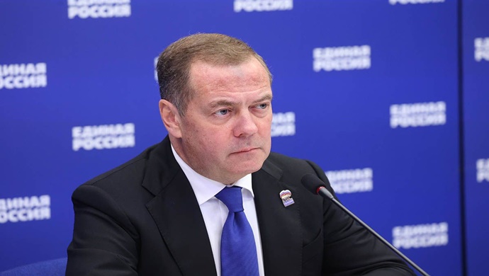 Dmitri Medvedev: Birleşik Rusya, ülke genelinde SSCB Kahramanları ve SVO Kahramanları’nın anısını yaşatma çalışmalarını özel olarak yönetecek