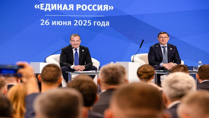 Dmitri Medvedev, yeni seçim programı için teklif toplamak amacıyla Birleşik Rusya’nın bölgesel, yerel ve birincil şubelerinin altyapısının kullanılması talimatını verdi