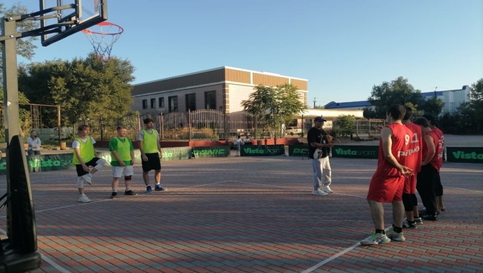 Birleşik Rusya’nın desteğiyle Kızılyar’da ilk 3×3 sokak basketbol turnuvası düzenlendi