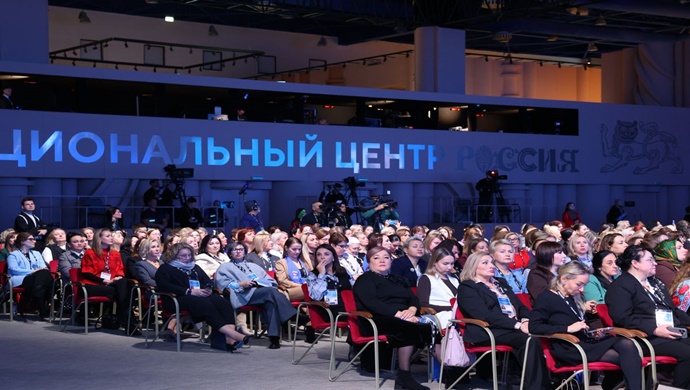 Evgeny Revenko: Birleşik Rusya kadınların iktidara gelmesi için etkili bir araçtır