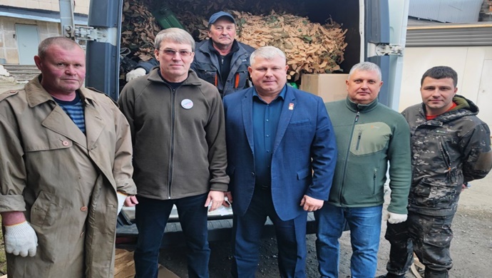 Motosikletler, ilaçlar, kamuflaj ağları: Birleşik Rusya cepheye yeni sevkiyatlar gönderiyor