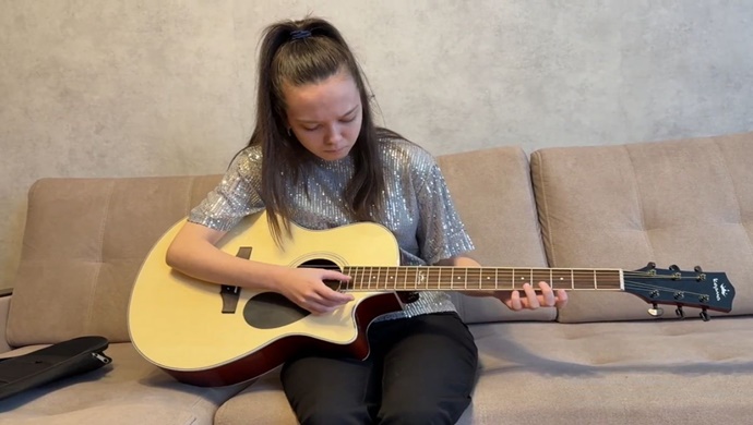 Scooterlar, bisikletler, kitaplar, müzik aletleri: Birleşik Rusya, bölgelerdeki çocukların yeni yıl dileklerini yerine getirdi