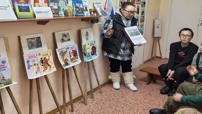 Birleşik Rusya Partisi, Yamalo-Nenets Özerk Okrugu’ndaki bir köyde, ülkenin yerli halklarının mitleri ve efsaneleri hakkında okul çocuklarına yönelik bir konferans düzenledi