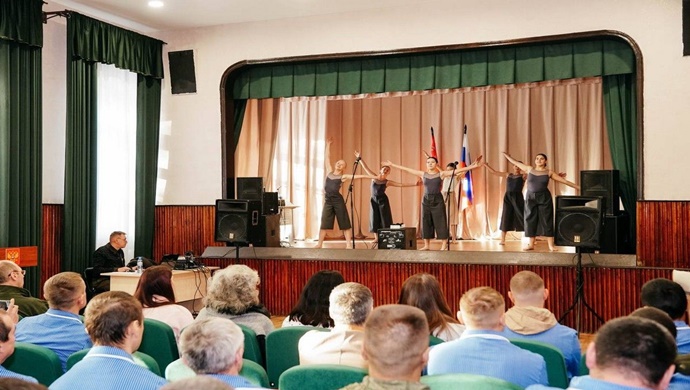 «Единая Россия» поздравила с Новым годом бойцов, проходящих лечение в военных госпиталях Москвы, Санкт-Петербурга и Иркутска