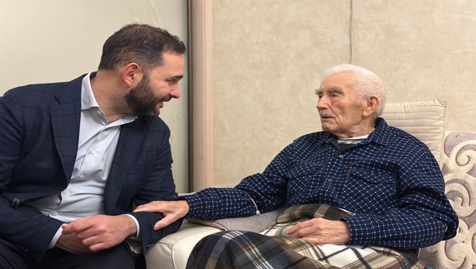 Birleşik Rusya, Büyük Vatanseverlik Savaşı gazilerini, eski toplama kampı mahkumlarını ve cephe gerisindeki çalışanları yeni yıl vesilesiyle tebrik etti