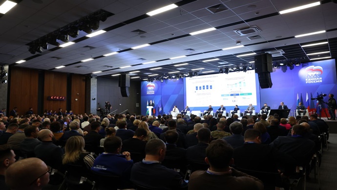 Denis Manturov: Birleşik Rusya, askeri-sanayi kompleksinin geliştirilmesi konularında hükümete destek sağlıyor