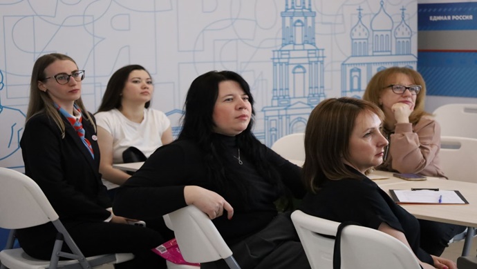 Ryazan’daki Birleşik Rusya Halk Destek Merkezi’nde yaratıcı bir akşam etkinliği ve personel merkezi çalıştayı düzenlendi