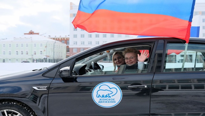 «Женское движение Единой России» организовало в Томске автопробег в поддержку защитников Отечества