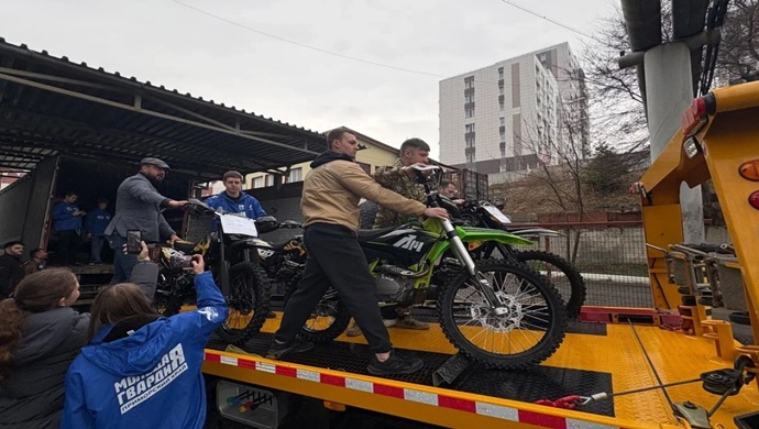 Otomobiller, motosikletler, aletler ve inşaat malzemeleri: Birleşik Rusya, SVO katılımcılarına ve sınır bölgesinde yaşayanlara yeni malzemeler teslim etti