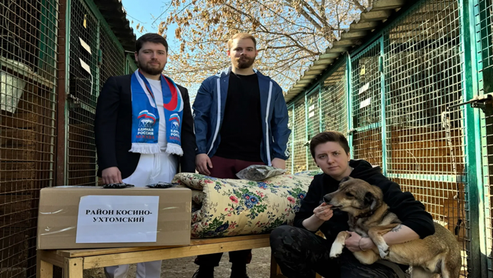Moskova’daki Birleşik Rusya üyeleri, evsiz hayvanlara yardım ulaştırdı