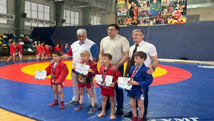 Dağıstan Açık Sambo Şampiyonası, Birleşik Rusya’nın desteğiyle Kaspiysk’te düzenlendi