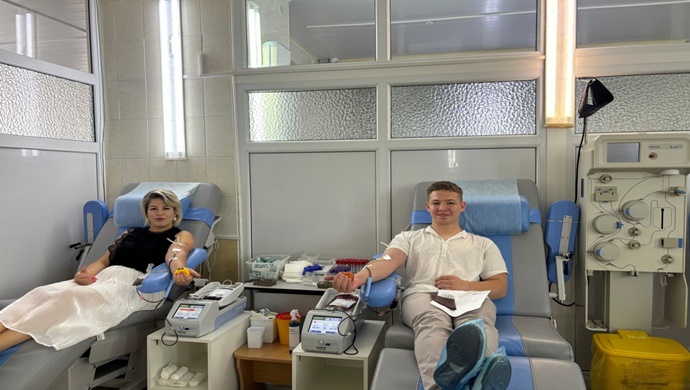 Birleşik Rusya taraftarları Simferopol’de kan bağışı kampanyasına katıldı
