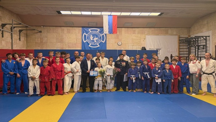 “Çocuk Sporları” parti projesinin katılımıyla Voronezh’de “Kahramanlar Yakınımızda” adlı bir spor ve vatanseverlik etkinliği düzenlendi