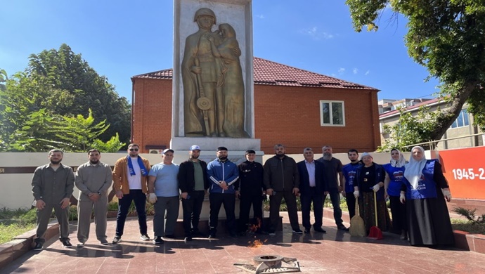 В Чечне активисты «Единой России» и МГЕР привели в порядок мемориалы и братские захоронения