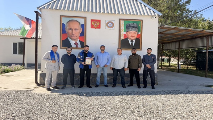 В Чечне активисты «Единой России» и МГЕР поздравили работников нефтегазовой отрасли с профессиональным праздником