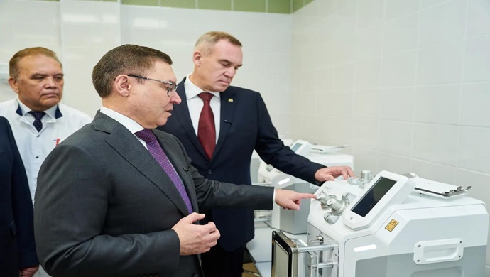 Vladimir Yakushev, Surgut’ta kurulan kan transfüzyon istasyonunun sonuçlarını değerlendirdi