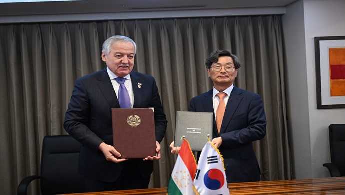 Signing сeremony for new cooperation documents between Tajikistan and Korea