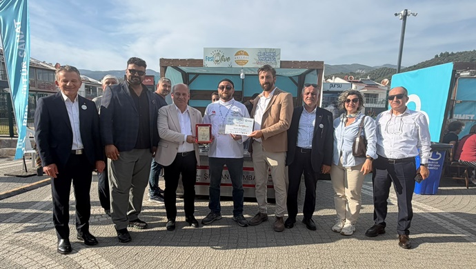 FestOlive · III. Edremit Zeytinyağı Tadım Festivali`nde Ünlü İş Adamı Hüseyin Yazgülü, Kelleci Hüseyin Usta, Yerini Aldı