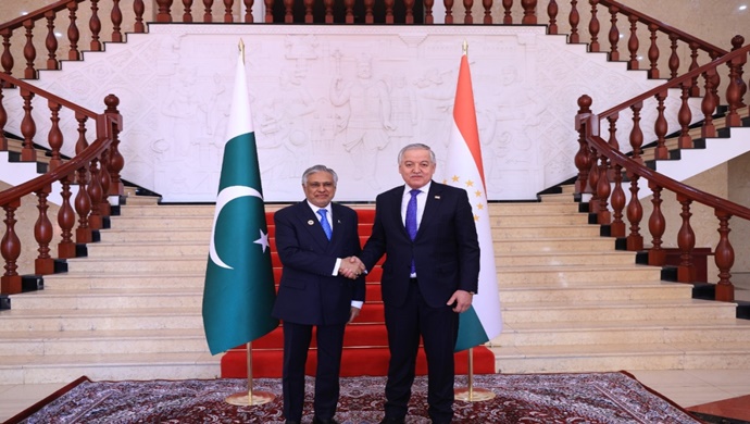 Meeting of the Minister with the Deputy Prime Minister and Minister of Foreign Affairs of Pakistan